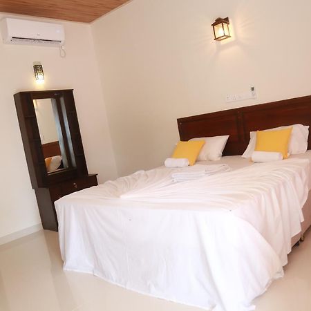 Serene Beach Hotel Dickwella Exterior photo