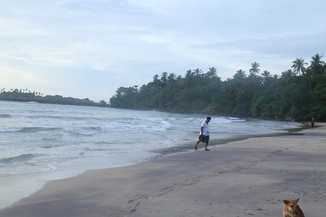 Serene Beach Hotel Dickwella Exterior photo